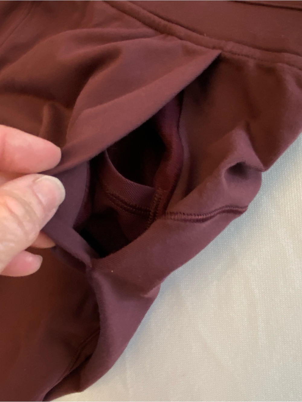 Lululemon Womens size 6 joggers Burgundy pants has front pockets New w/o tags - Picture 9 of 9
